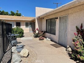 73740 Santa Rosa Way, Unit E in Palm Desert, CA - Foto de edificio - Building Photo