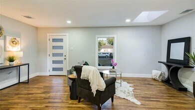 10523 Newcombe Dr in Dallas, TX - Building Photo - Building Photo