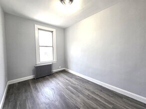 42 Bryant Ave in Jersey City, NJ - Building Photo - Building Photo
