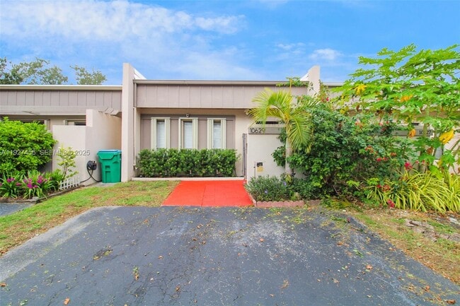 10629 SW 74th Terrace in Miami, FL - Building Photo - Building Photo