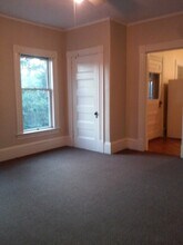 8 Bailey Ave, Unit 8b in Claremont, NH - Building Photo - Building Photo