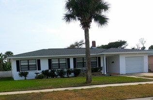 32 Oakview Cir in Ormond Beach, FL - Building Photo