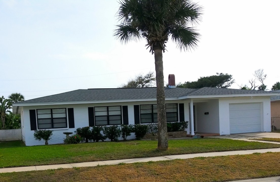 32 Oakview Cir in Ormond Beach, FL - Building Photo