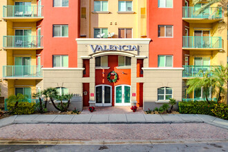 Valencia South Miami in South Miami, FL - Foto de edificio - Building Photo