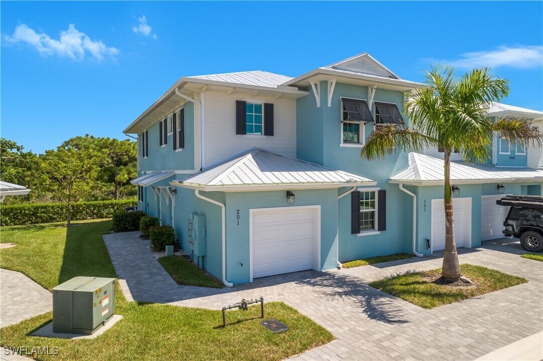 26410 Coco Cay Cir in Naples, FL - Building Photo