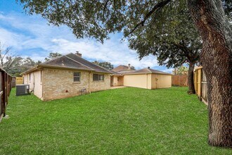 8006 Oakington Dr in Houston, TX - Building Photo - Building Photo