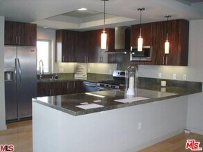 1529 S Westgate Ave in Los Angeles, CA - Building Photo - Building Photo