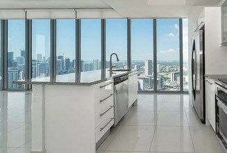 888 Biscayne Blvd, Unit 4201 in Miami, FL - Building Photo - Building Photo