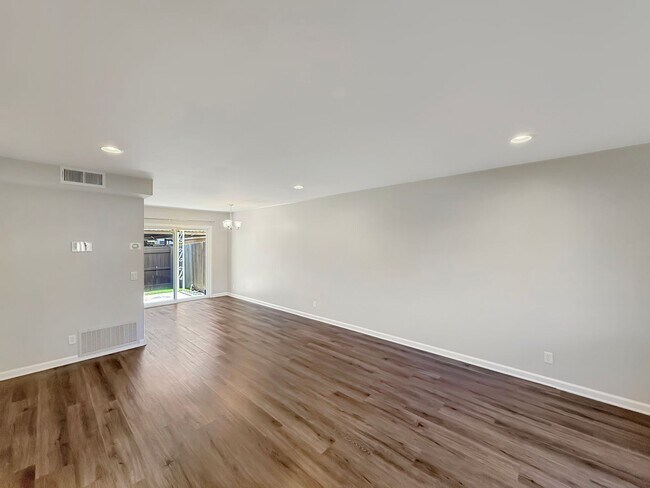 903 N Fig St in Escondido, CA - Foto de edificio - Building Photo