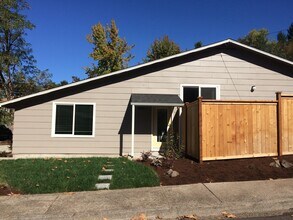 4097-4099 Potter Pl in Eugene, OR - Building Photo - Building Photo