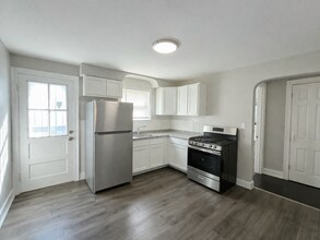 1908 W Market St in Louisville, KY - Building Photo - Building Photo