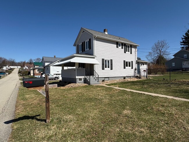 100 Kepple St in Jeannette, PA - Building Photo - Building Photo