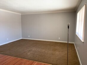 232 Catalini St in Las Vegas, NV - Building Photo - Building Photo