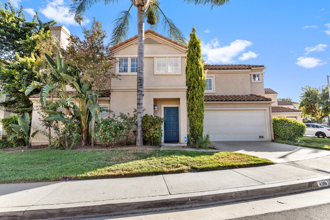 4386 Willow Glen St in Calabasas, CA - Foto de edificio