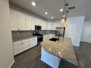 5614 S 28th St in Phoenix, AZ - Foto de edificio - Building Photo