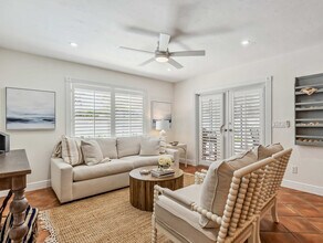 510 106th Ave N in Naples, FL - Foto de edificio - Building Photo