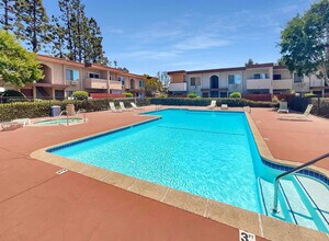 9586 Carroll Canyon Rd in San Diego, CA - Building Photo - Building Photo