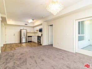 12655 Bluff Creek Dr in Los Angeles, CA - Foto de edificio - Building Photo