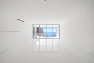 300 Biscayne Blvd Way in Miami, FL - Building Photo - Building Photo