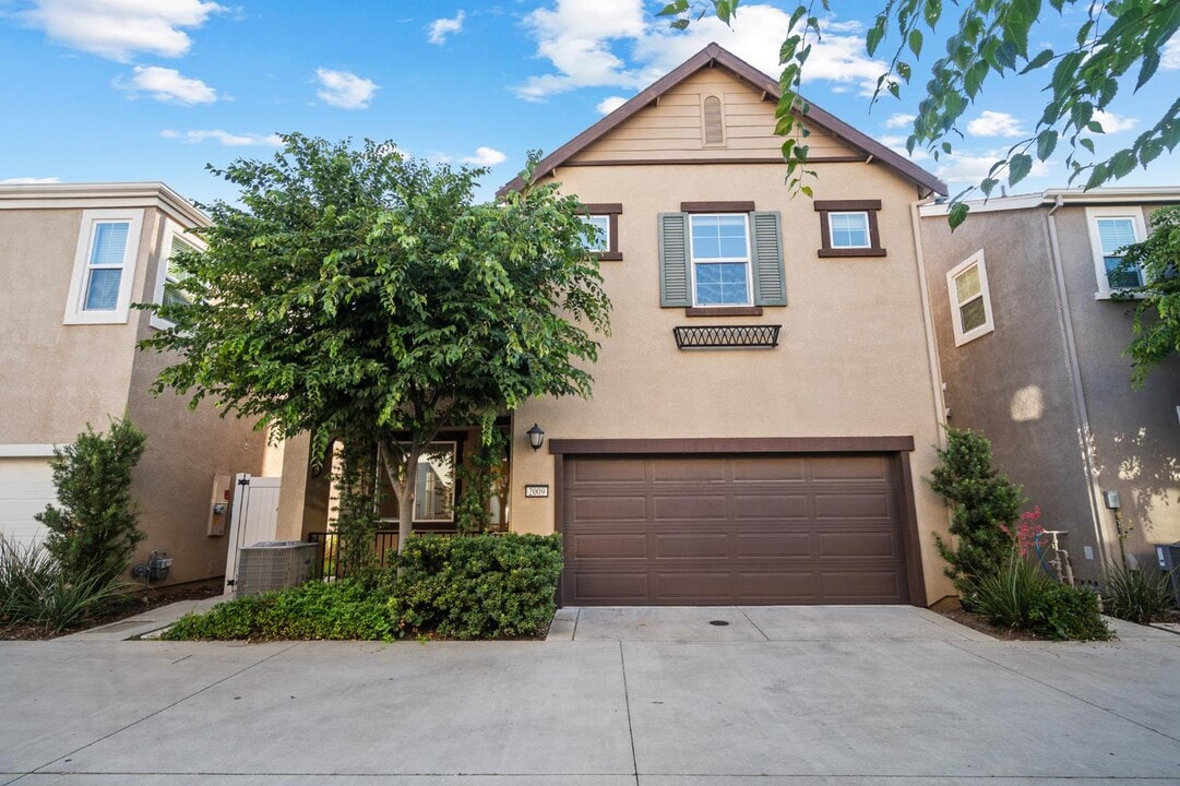 2009 Montauban Pl in Roseville, CA - Foto de edificio