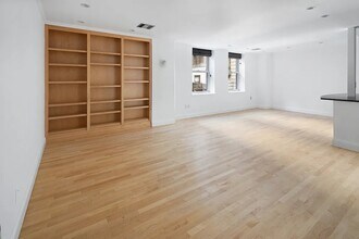 253 W 73rd St in New York, NY - Building Photo - Building Photo