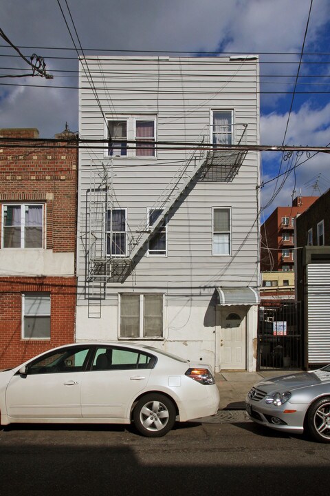 2827 W 15th St in Brooklyn, NY - Building Photo