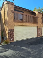 2286 Pacific Ave in Costa Mesa, CA - Foto de edificio - Building Photo