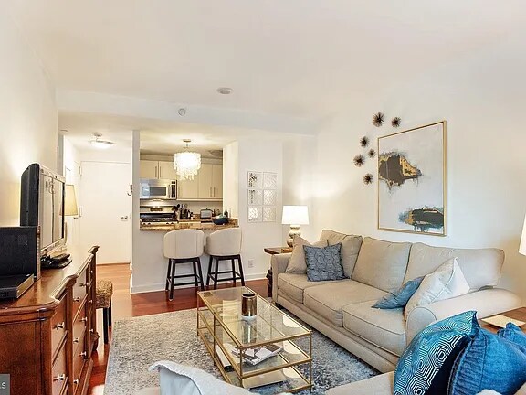 225 S 18th St in Philadelphia, PA - Building Photo - Building Photo