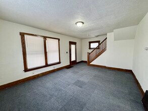 1722 Harrisburg Rd NE in Canton, OH - Foto de edificio - Building Photo