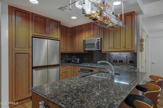 7147 E Rancho Vista Dr in Scottsdale, AZ - Building Photo - Building Photo