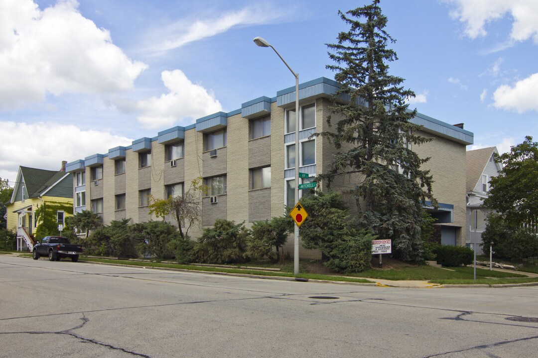 1667 S 69th St in Milwaukee, WI - Building Photo
