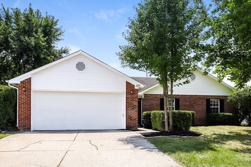 329 Bear Story Blvd in Greenfield, IN - Building Photo