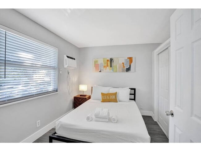 50 Davie Blvd, Unit SI FL1-ID1503919P in Fort Lauderdale, FL - Building Photo - Building Photo