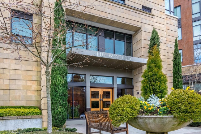 2351 NW Westover Rd, Unit 806 in Portland, OR - Building Photo - Building Photo