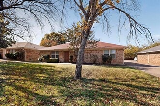 2320 Bernard St in Denton, TX - Building Photo - Building Photo