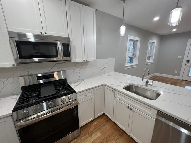 15 Harold St, Unit #1 in Somerville, MA - Foto de edificio - Building Photo