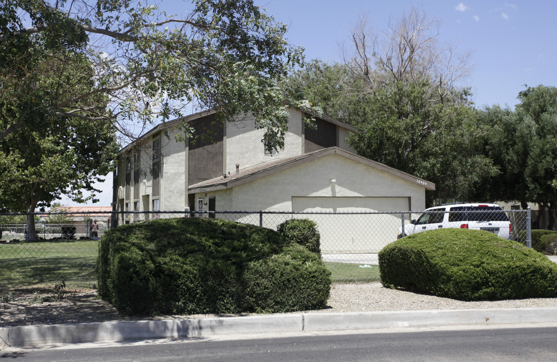 16404 Orange St in Hesperia, CA - Building Photo