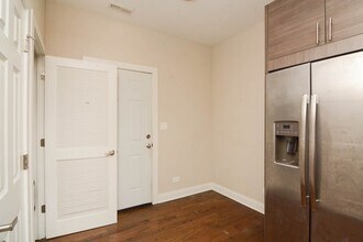 2228 N Sawyer Ave in Chicago, IL - Building Photo - Building Photo
