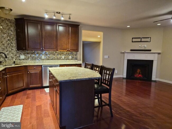 15234 TORBAY Way in Woodbridge, VA - Building Photo - Building Photo