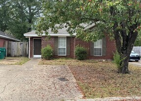 67 Meadow Oaks Pl in Millbrook, AL - Building Photo