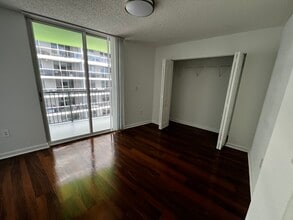 349 NE 33rd St, Unit B2 in Miami, FL - Building Photo - Building Photo