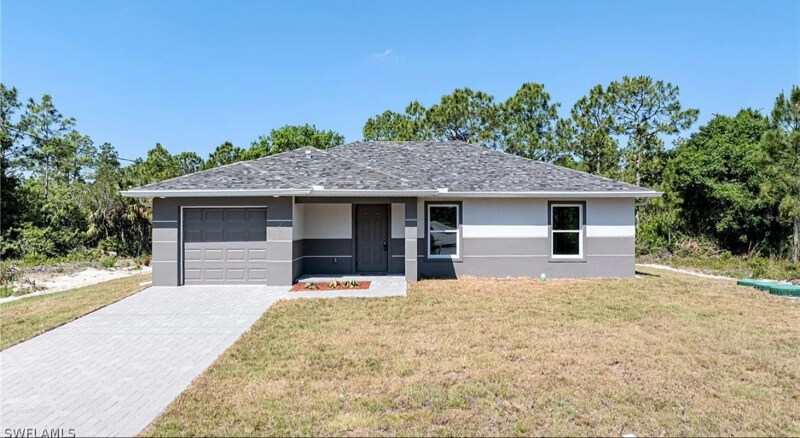 721 Knox Ave S in Lehigh Acres, FL - Foto de edificio