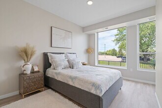 Townline Apartments in Minnetonka, MN - Foto de edificio - Building Photo