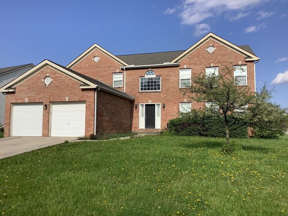 2098 Stone Valley Pl in Reynoldsburg, OH - Building Photo