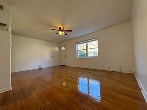 1405 W Touhy Ave in Chicago, IL - Building Photo - Building Photo