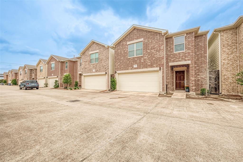 3722 Main Poplar Dr in Houston, TX - Building Photo