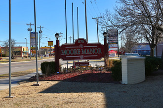 Moore Manor Apartments in Moore, OK - Building Photo - Building Photo