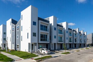 EaDo Riverside in Houston, TX - Building Photo