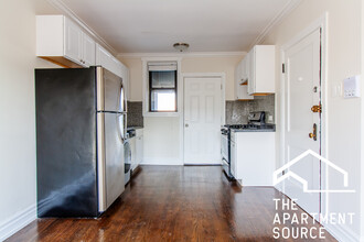 1056 W Lill Ave, Unit 2 in Chicago, IL - Building Photo - Building Photo