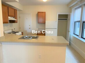 881 Massachusetts Ave, Unit 34B in Cambridge, MA - Foto de edificio - Building Photo